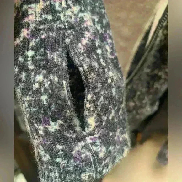 Lululemon Jacket Size 2 - Picture 5 of 7